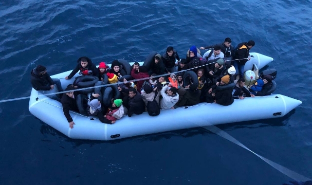 Ayvacık açıklarında 69’u çocuk 169 kaçak göçmen yakalandı