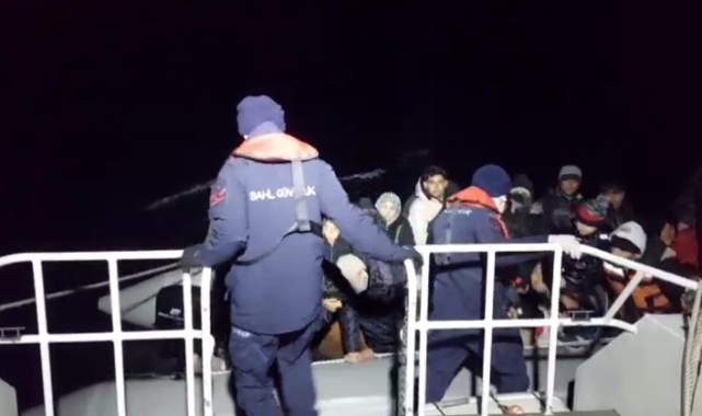 Ayvalık açıklarında 27'si çocuk, 54 düzensiz göçmen kurtarıldı