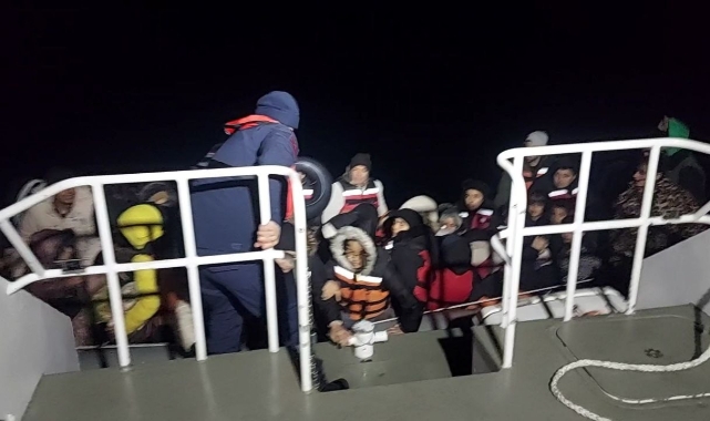 Ayvalık’ta 68 göçmen yakalandı