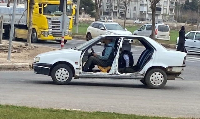 Bakan bir daha baktı! Kapısız, koltuksuz yolculuk