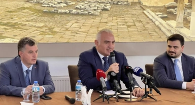 Bakan Ersoy Bergama'da sektör temsilcileriyle buluştu