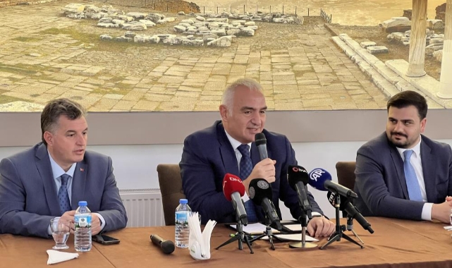 Bakan Ersoy Bergama'da sektör temsilcileriyle buluştu