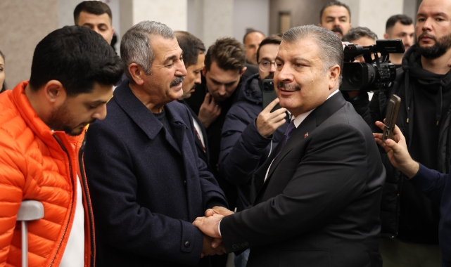 Bakan Koca, sağlık çalışanlarıyla bir araya geldi