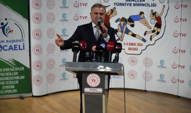Bakan Osman Aşkın Bak: "Voleybolda zirveye yürüyen Türkiye var"