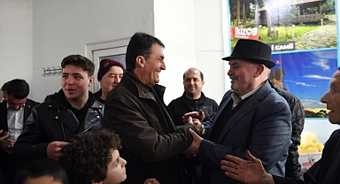 Başkan Dündar'a Küçükbalıklı'da sevgi seli