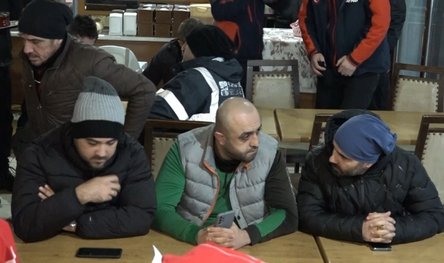 Batan gemide bulunanların yakınları umutlu bekleyişini sürdürüyor