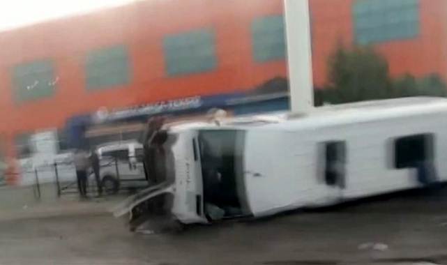 Batman'da işçi servisi devrildi! 10 yaralı
