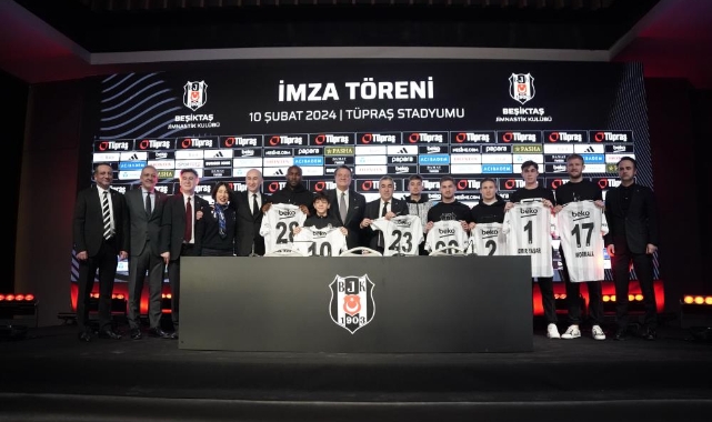 Beşiktaş yeni transferlerini tanıttı