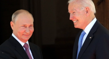 Biden açtı ağzını yumdu gözünü!