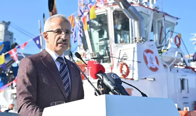 Boğazlardan kaç gemi geçti? Bakan açıkladı