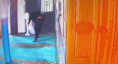 Bursa'da bir garip hırsızlık daha! Ayakkabılarını denedi, kendine olanı çaldı