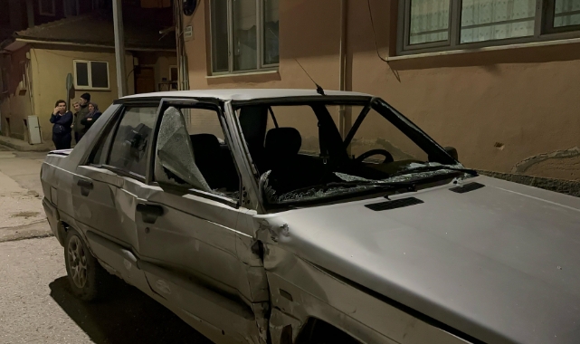 Bursa'da feci kaza! Motosikletli otomobile çarptı