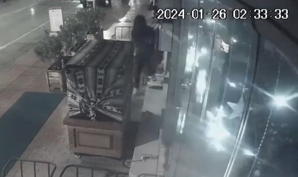 Bursa'da hırsızlar tatlıcı dükkanına dadandı!
