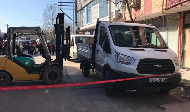 Bursa'da kamyonetin altında kalan yaşlı kadın hayatını kaybetti