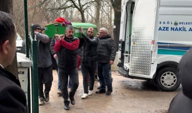 Bursa'da kazada feci şekilde can veren abla kardeş defnedildi