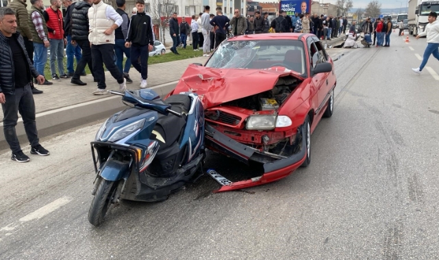 Bursa'da otomobil motosiklete çarptı: 3 yaralı!