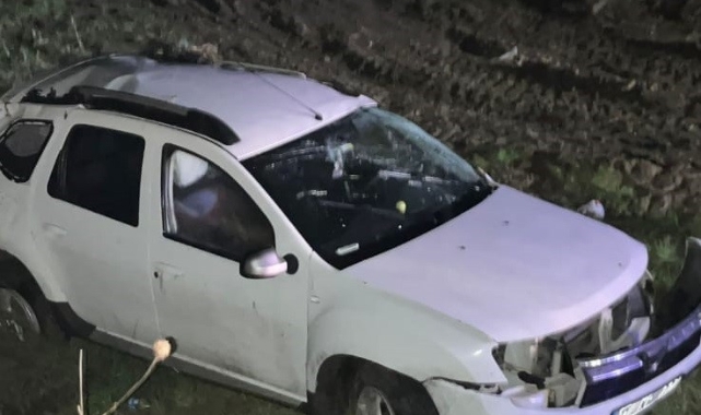 Bursa'da otomobil tarlaya devrildi: 2 ölü