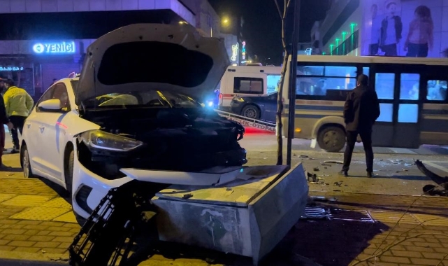 Bursa'da otomobiller çarpıştı! Çok sayıda yaralı var