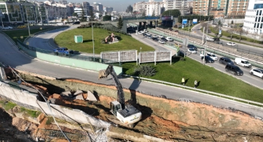 Bursa'da yol çöktü! Çalışmalar başladı