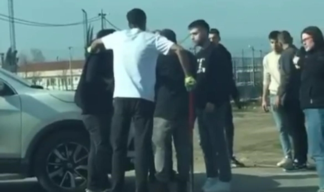 Bursa'da yol verme kavgası! Birbirlerine girdiler