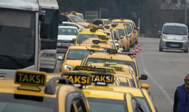 Bursa'da zamlı tarife kuyruğu! Taksiciler güncelleştirme için sıraya girdi