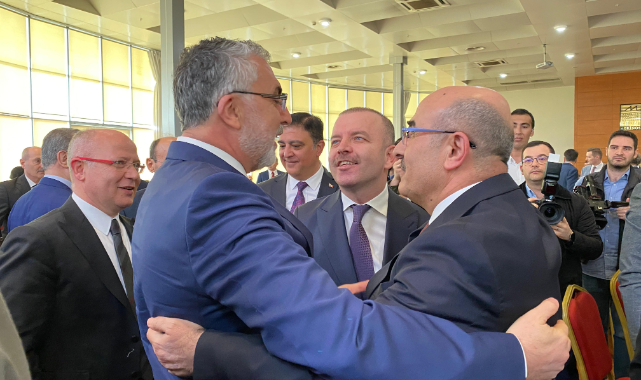 Çalışma ve Sosyal Güvenlik Bakanı Vedat Işıkhan Bursa'da STK temsilcileriyle bir araya geldi