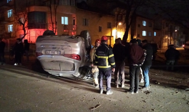 Direksiyon başında fenalaştı, otomobiliyle direğe çarpıp takla attı