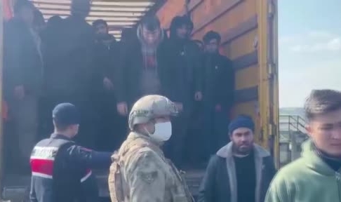 Diyarbakır’da 72 kaçak göçmen yakalandı