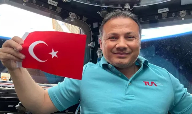 Dönüş yolculuğu ertelenen Alper Gezeravcı'dan mesaj var!