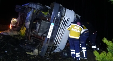 Feci kaza! Direksiyon hakimiyetini kaybetti devrildi