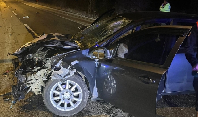 Feci kaza! Otomobil Tır’a çarptı