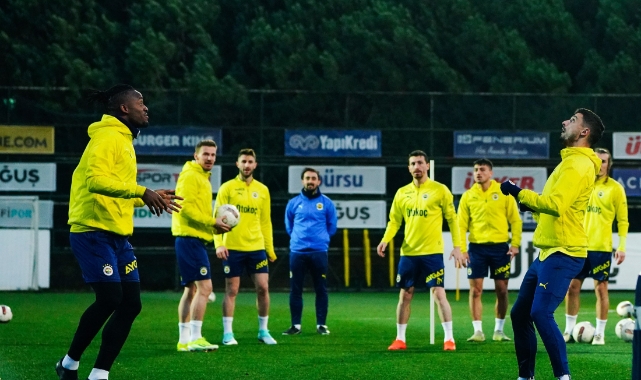 Fenerbahçe, Alanyaspor maçı öncesi kampa girdi