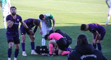 Futbolcu maç esnasında dilini yuttu!