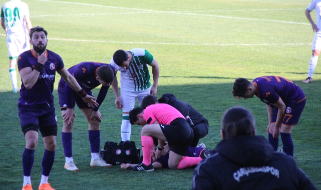 Futbolcu maç esnasında dilini yuttu!