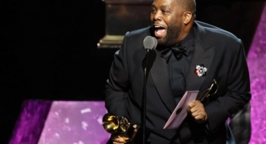 Grammy'de 3 ödül aldı, tören sonrası tutuklandı