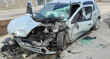 Gümüşhane’de otomobille servis minibüsü çarpıştı: 4 yaralı