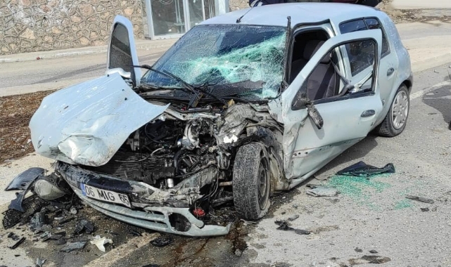 Gümüşhane’de otomobille servis minibüsü çarpıştı: 4 yaralı