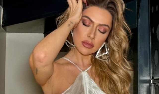 Hadise'den dikkat çeken üstsüz poz