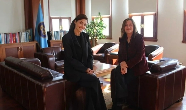 Hande Erçel okula geri döndü