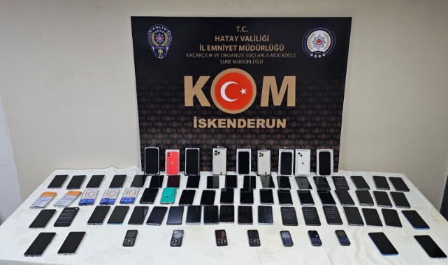 Hatay’da 77 adet kaçak cep telefonu ele geçirildi