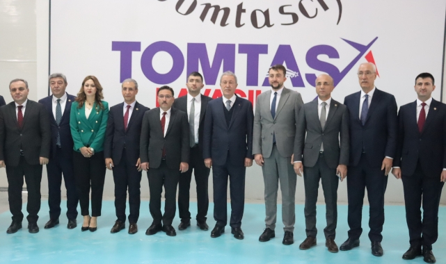Hulusi Akar, TOMTAŞ Havacılık'ta incelemelerde bulundu