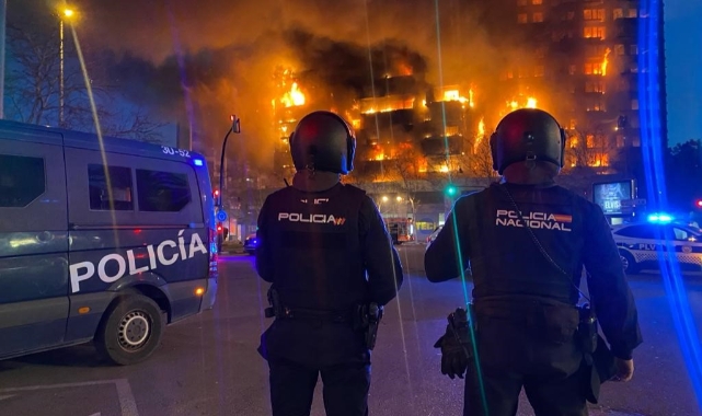 İspanya’da 14 katlı binada yangın: 7 yaralı