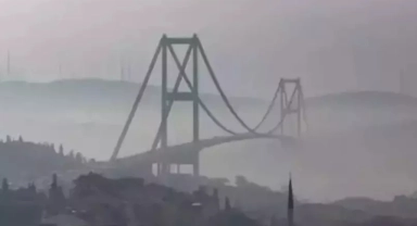 İstanbul Boğazı'nda gemi trafiğine sis engeli!