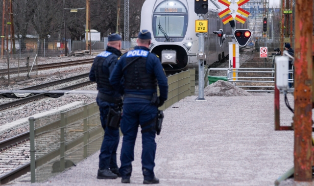 İsveç’te yük treni yayalara çarptı: 3 ölü
