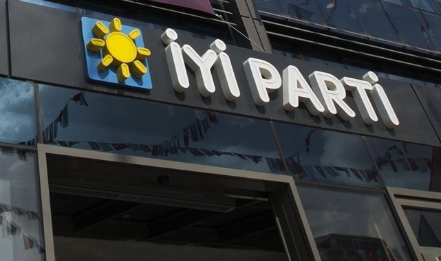 İYİ Parti'de üst düzey istifa!
