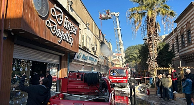İzmir'de iş merkezinde yangın paniği!