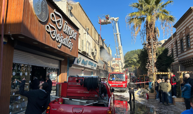 İzmir'de iş merkezinde yangın paniği!