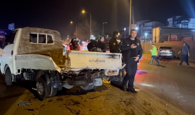 Kamyonete çarpıp savruldu: 2 yaralı
