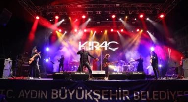 Kıraç şarkılarını Aydınlılar için seslendirdi