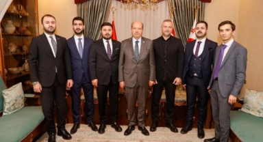 KKTC Cumhurbaşkanı Tatar, Kırgızistan Fahri Konsolosu Kurt'u kabul etti